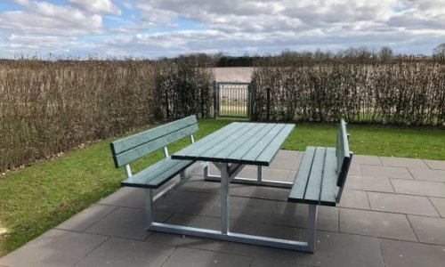 Naturlig elegance: Opdag de smukkeste haveborde i tr til dit uderum