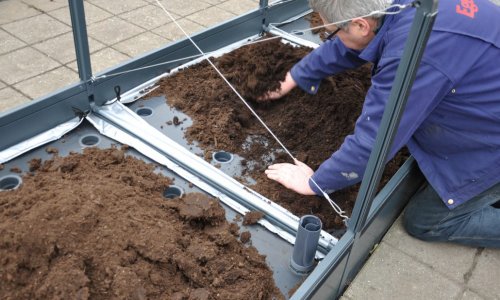 GrowWater capillary self-irrigation in large beds - assembly and use