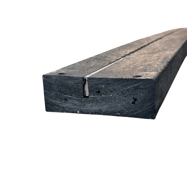 Plastplank med järnförstärkning 4x12x180 cm