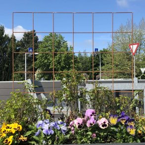 Espalier in rust 91 x 105 cm