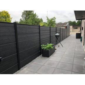 Stausgaard - Hegn og blomsterkummer 