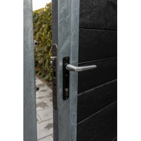 Hos S�nderby - Hegn, l�ge og skraldespandsskjuler