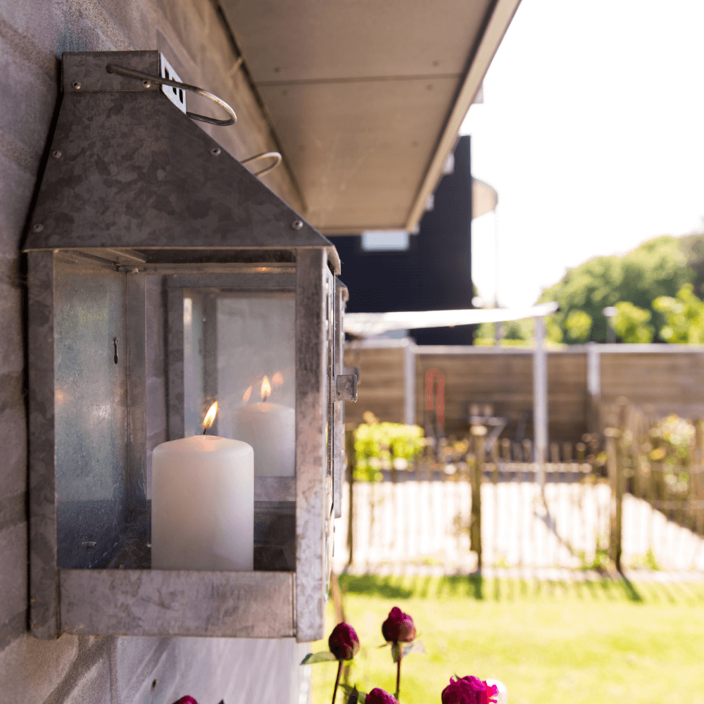 Se A2 Living lanterne væg mini galvaniseret højde 36,5 cm udendørs hos InGarden.dk
