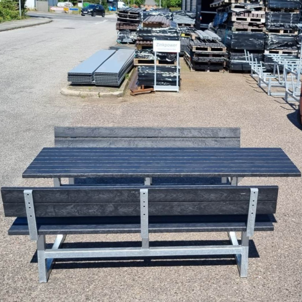 Vedligeholdelsesfrit bord bnkest med rygln samt genbrugsplastplanker (Handicapvenligt)