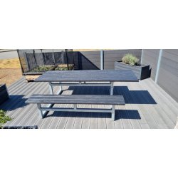 Vedligeholdelsesfrit bord bnkest uden rygln samt genbrugsplastplanker (handicapvenlig)