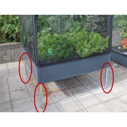 Legs to raised bed in PVC with bottom