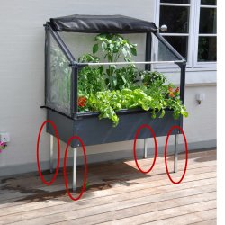 Legs to raised bed in PVC with bottom