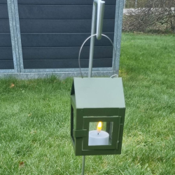 A2 Living fyrfads grn lanterne og spyd til fyrfads lanterne m. LED fyrfadslys