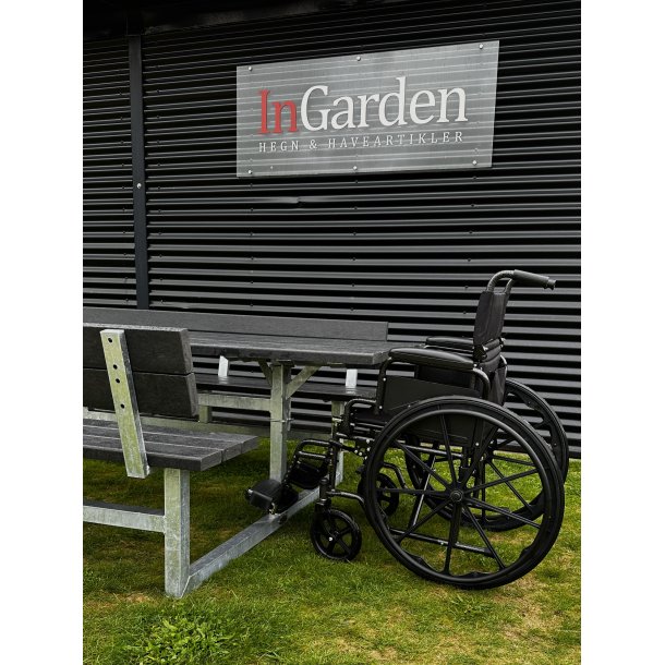 Vedligeholdelsesfrit bord bnkest uden rygln samt genbrugsplastplanker (handicapvenlig)