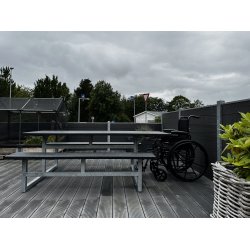 Vedligeholdelsesfrit bord bnkest uden rygln samt genbrugsplastplanker (handicapvenlig)