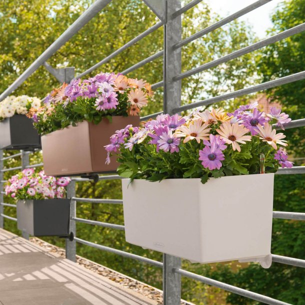 Lechuza Balconera Color udendørs krukke til blomster med selvvandingssystem 