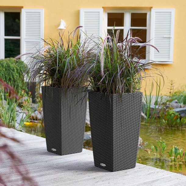 Lechuza Cubico Cottage udendrs krukke til blomster med selvvandingssystem  Granit 30x30xH56 cm