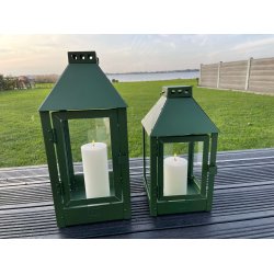 Olivgrna Lyktor Med Ljus