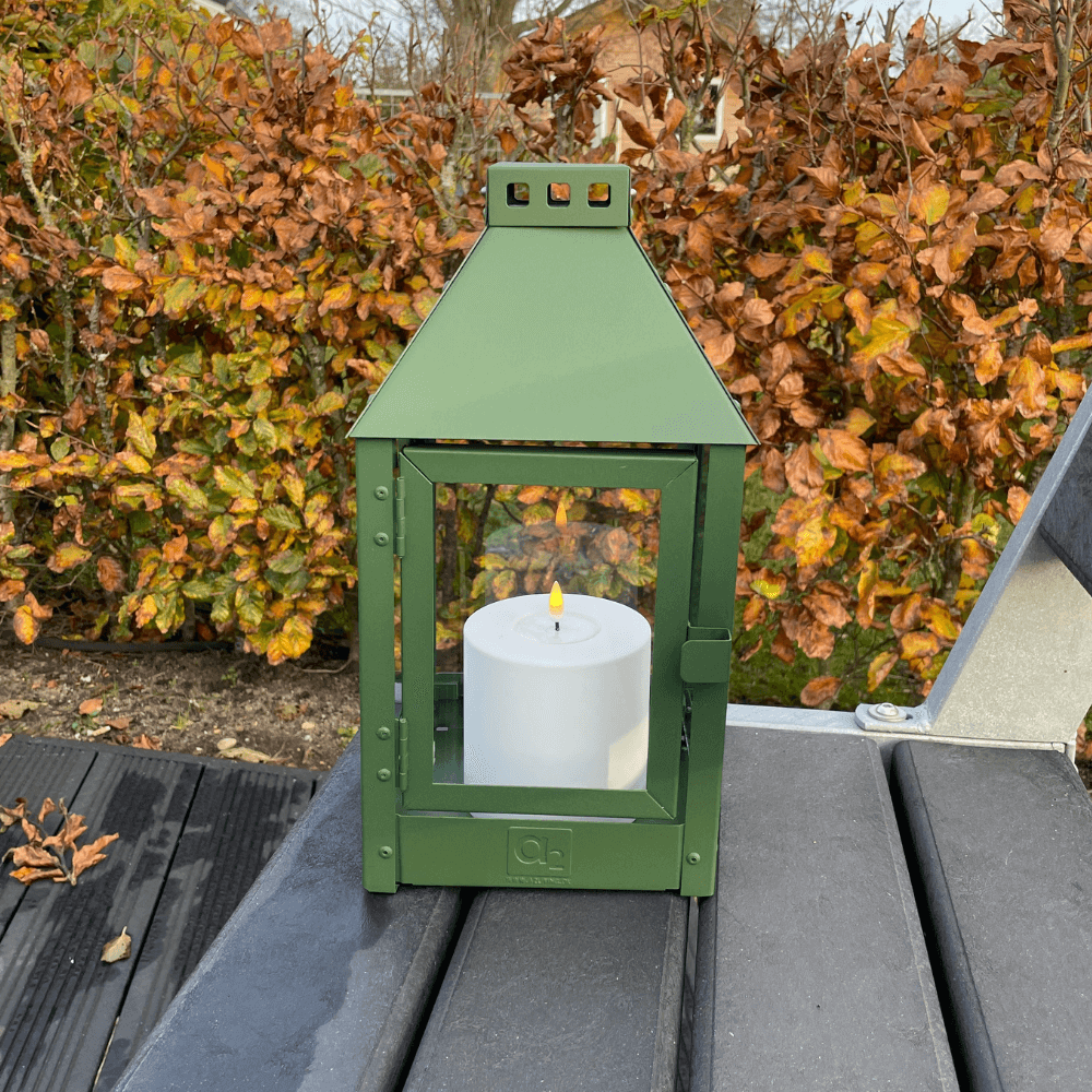 Se A2 Living lanterne olivengrøn mini. Outdoor DeluxeHomeart LED lys hos InGarden.dk