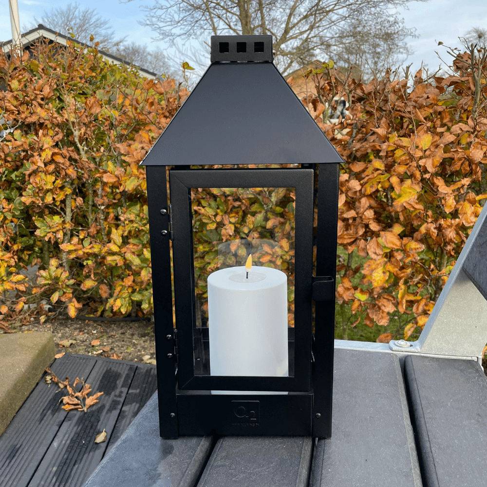 Smelte Kirkegård styrte Lanterne + Outdoor LED lys - Deluxe Homeart - A2Living - InGarden ApS