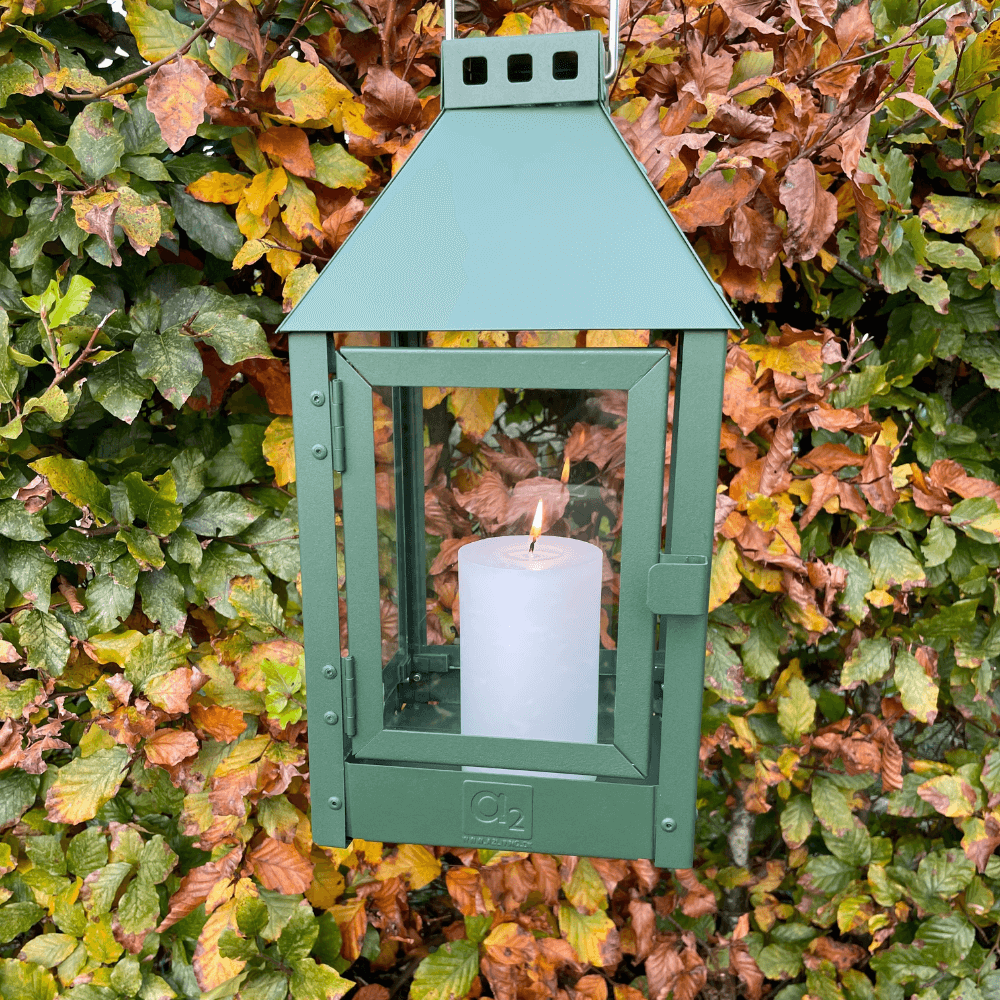 Billede af A2 Living lanterne olivengrøn mini. Kunstindustrien stearinlys