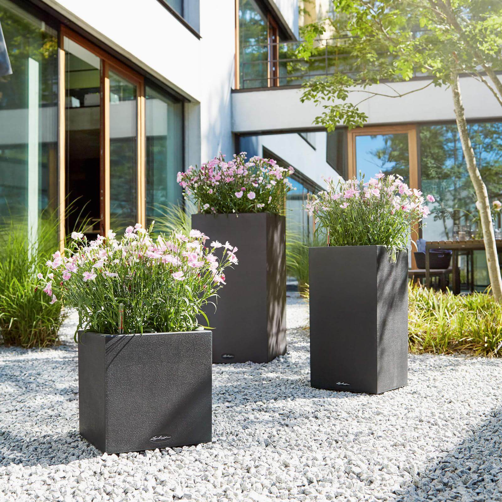 Se Lechuza Canto Stone High 30 udendørs krukke til blomster med selvvandingssystem Graphite black hos InGarden.dk